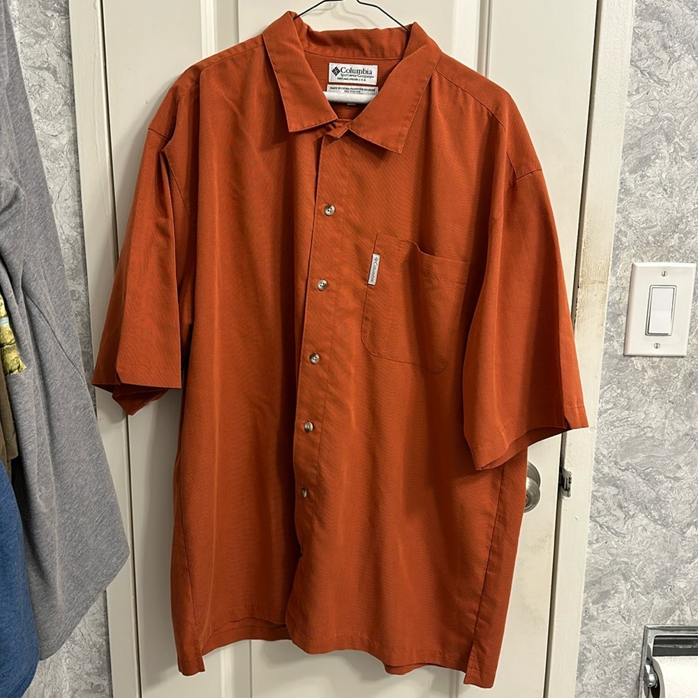 Columbia Men's  Short Sleeve Button Down Shirt Brown Burnt Orange Large